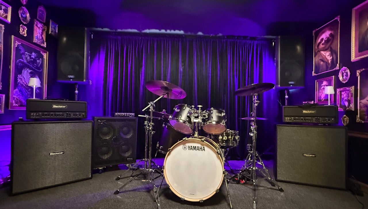Professional hourly studio setup ready for rehearsal